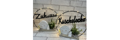 Bastelset: Beleuchteter Drahtring mit Wichtelhaus, Wichtel und Spruch