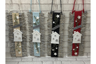 Fertigprodukt: Türhänger mit Winterhäusschen