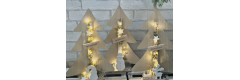 Bastelset:Tannenbaum aus Holz mit Figur und Lichterkette
