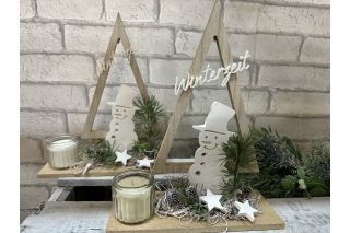 Bastelset: Holzbaum auf Holzbrett mit Schneemann und Kerze